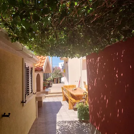 Villa Guliver Slatine Exterior photo