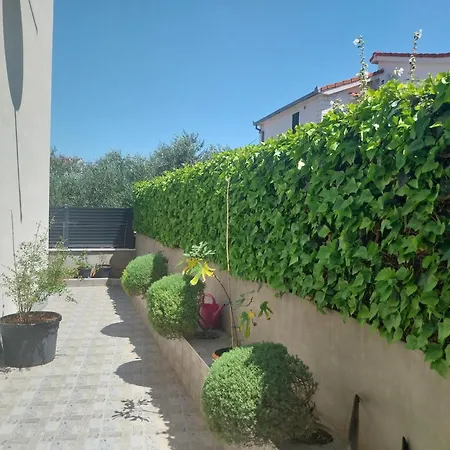 Villa Guliver Slatine Exterior photo